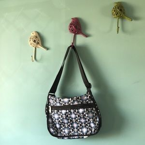 😊😊Lesportsac Purse with Heart/Flower Pattern